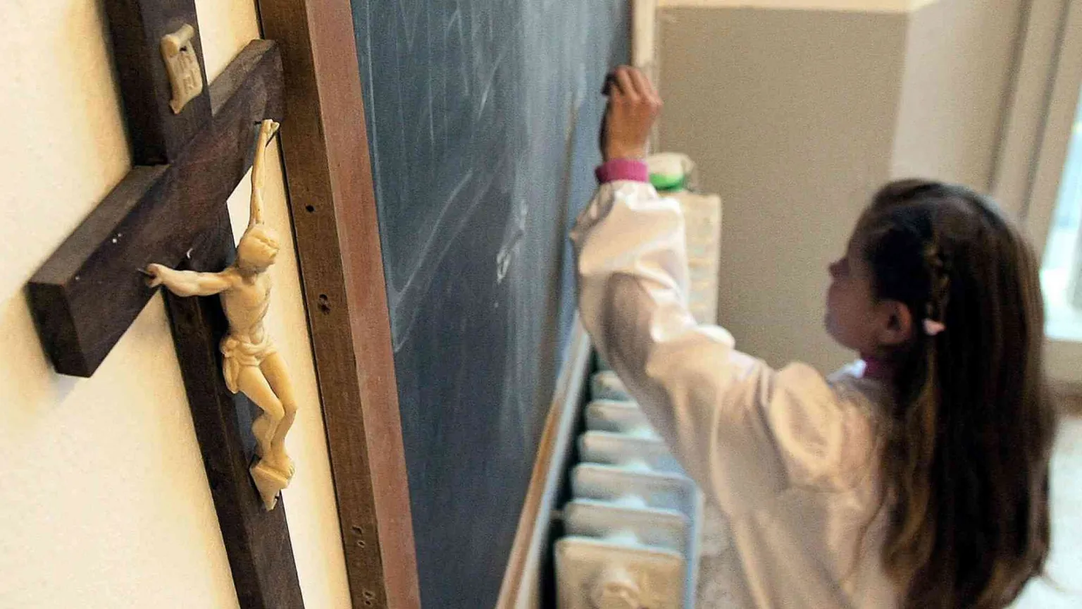 «Presepe e Crocifisso? Così a scuola si riflette»