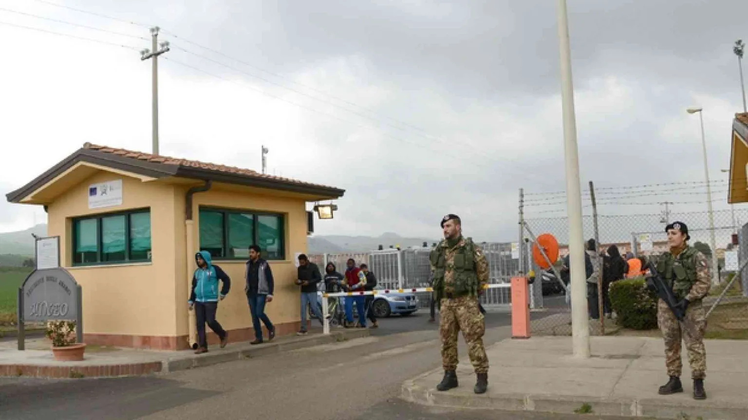 A centinaia in strada, senza dimora. Pure i bimbi. È il «decreto sicurezza»