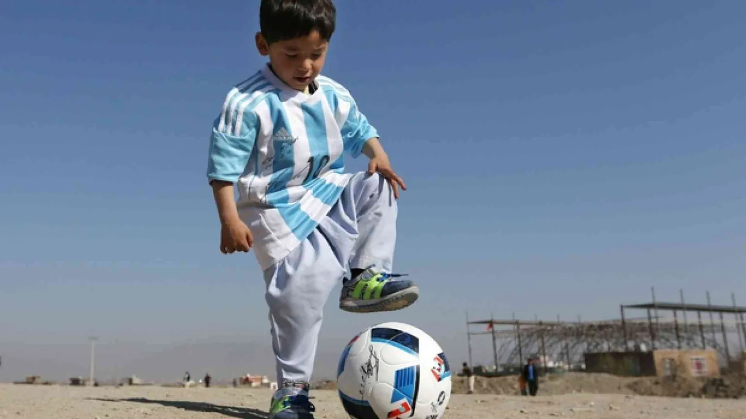 La storia di Murtaza: dall'incontro con Messi alla fuga dai Talebani