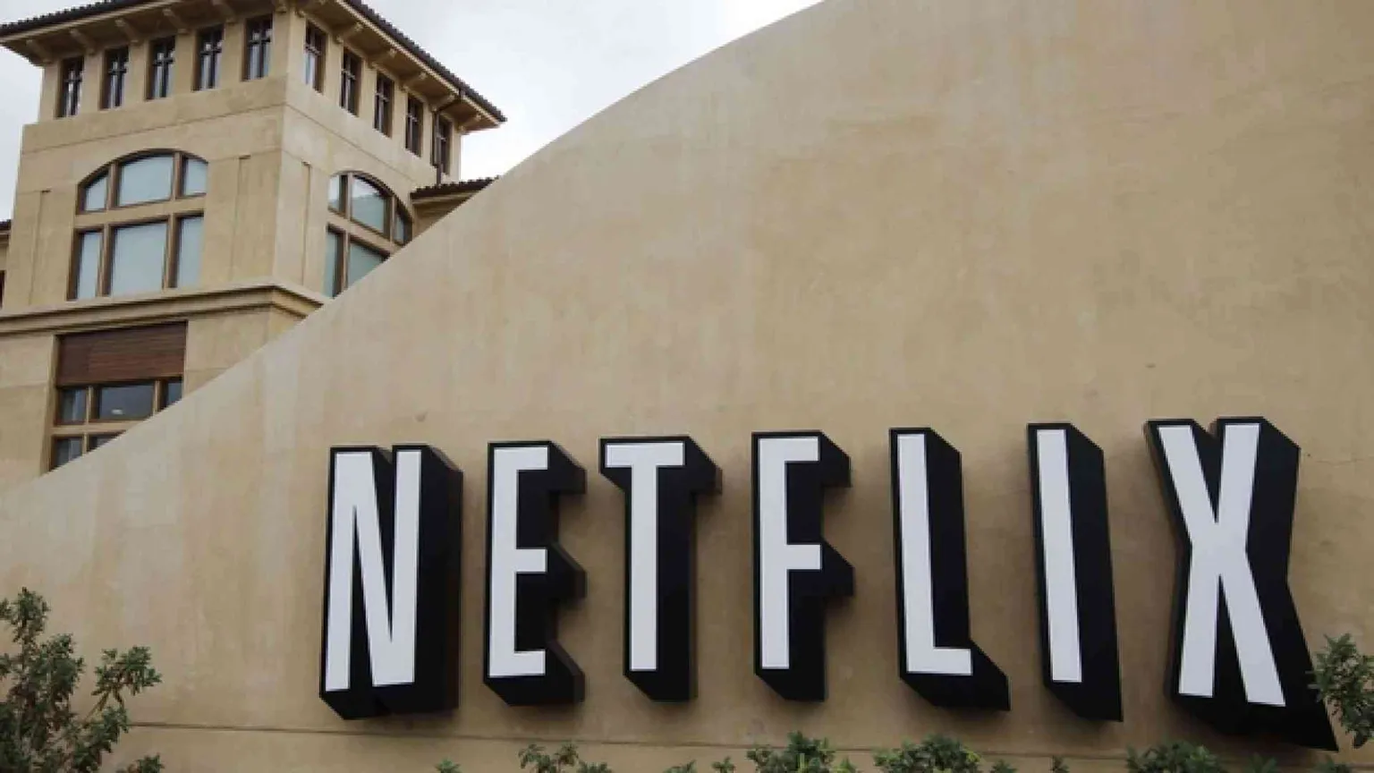 Riad, Netflix si mette il bavaglio