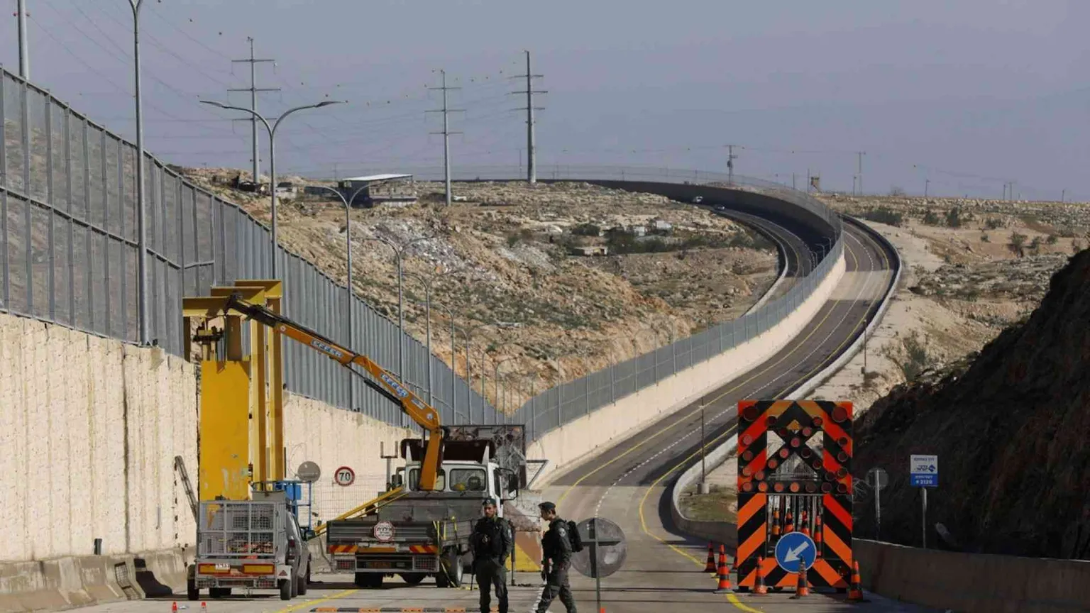Polemiche per la nuova «strada dell'apartheid»