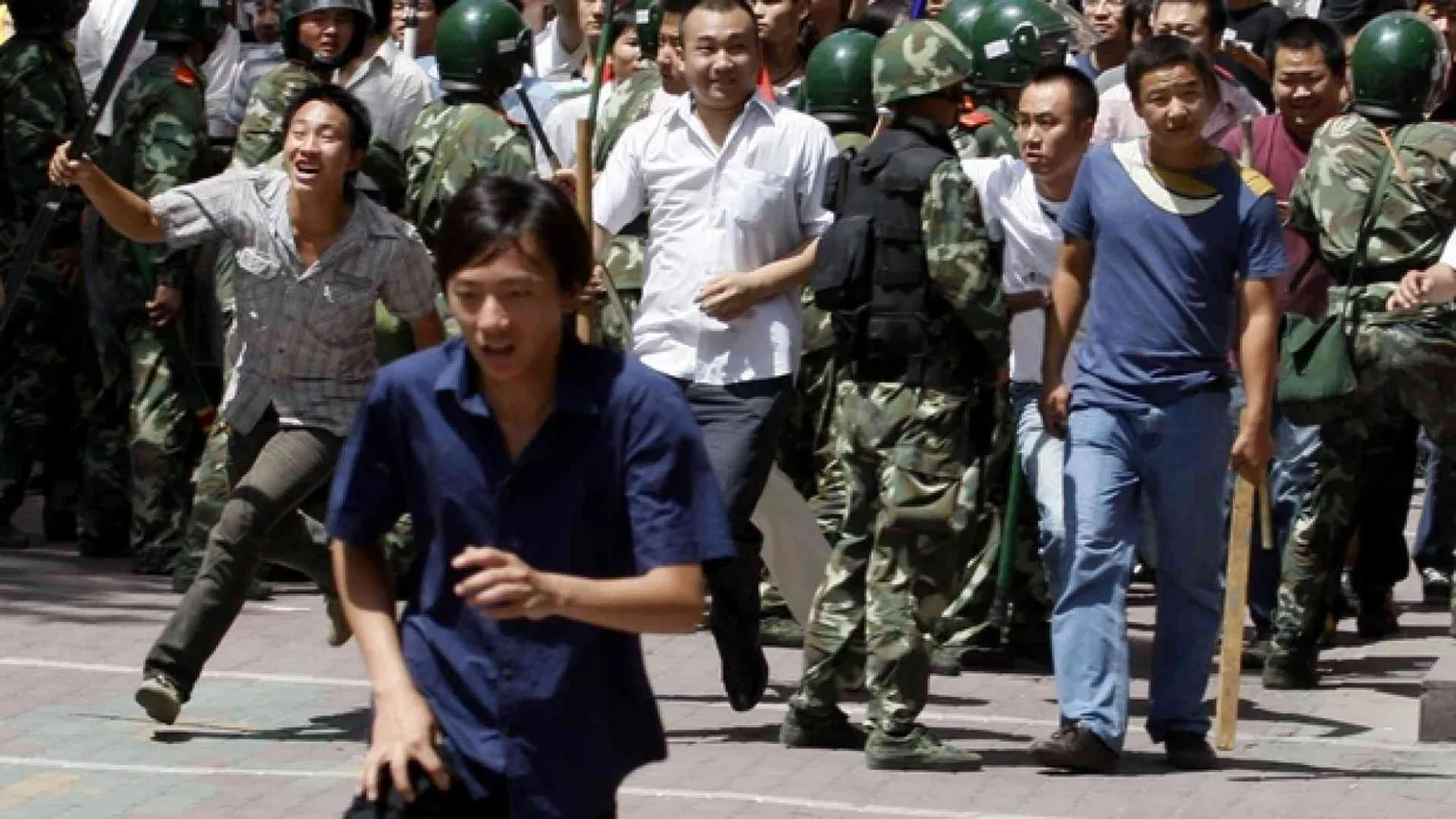 «La Cina utilizza il Dna per spiare i dissidenti. Con l'aiuto Usa»