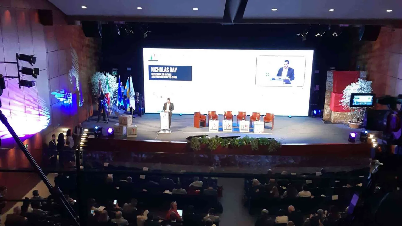 A Verona gli annunci di Salvini. Ma Di Maio lo bacchetta