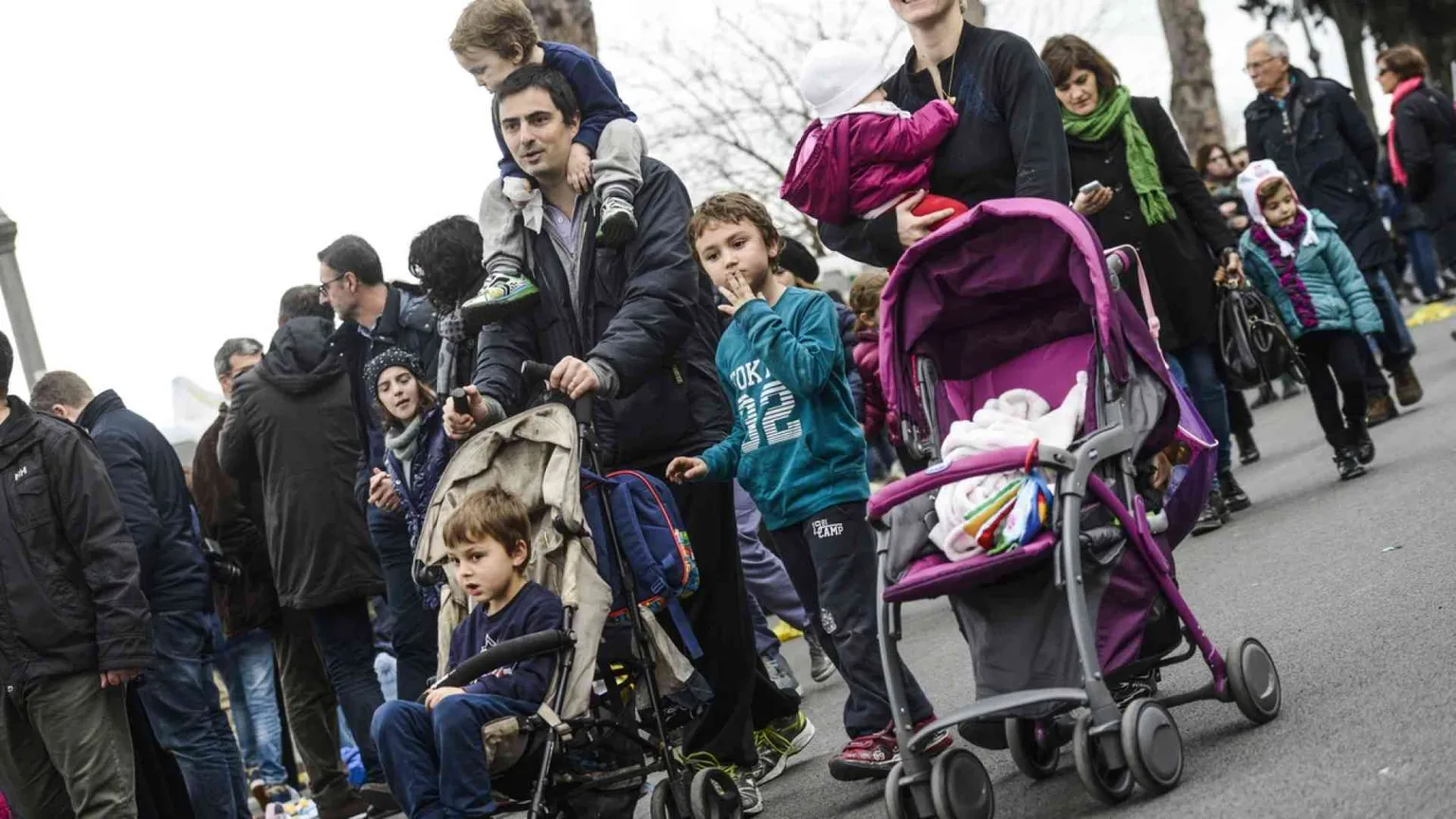 Aiuti a tutti o solo ai poveri? Sui figli è ora di cambiare rotta