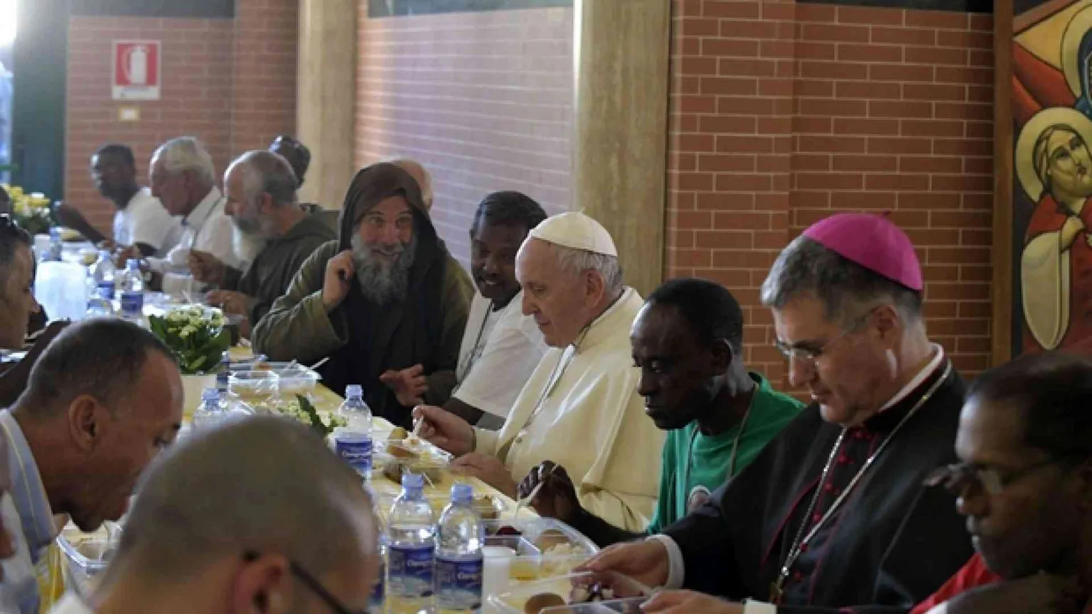 I doni del Papa: 3,5 milioni per bollette e medicine nel solo 2018