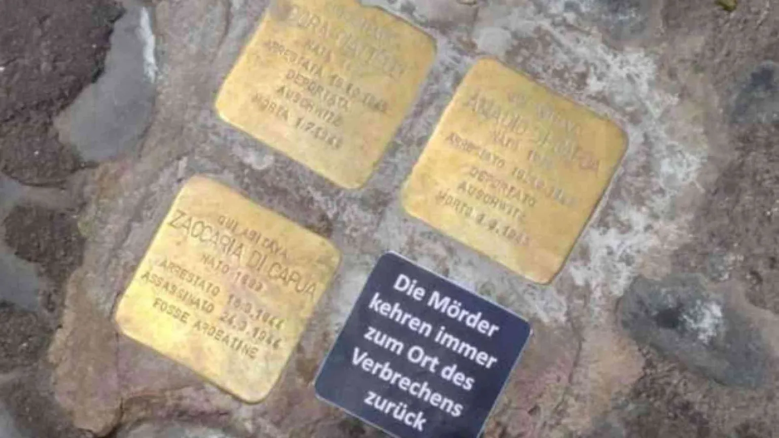 Profanazione a Roma, adesivo in tedesco sulle «pietre d'inciampo»