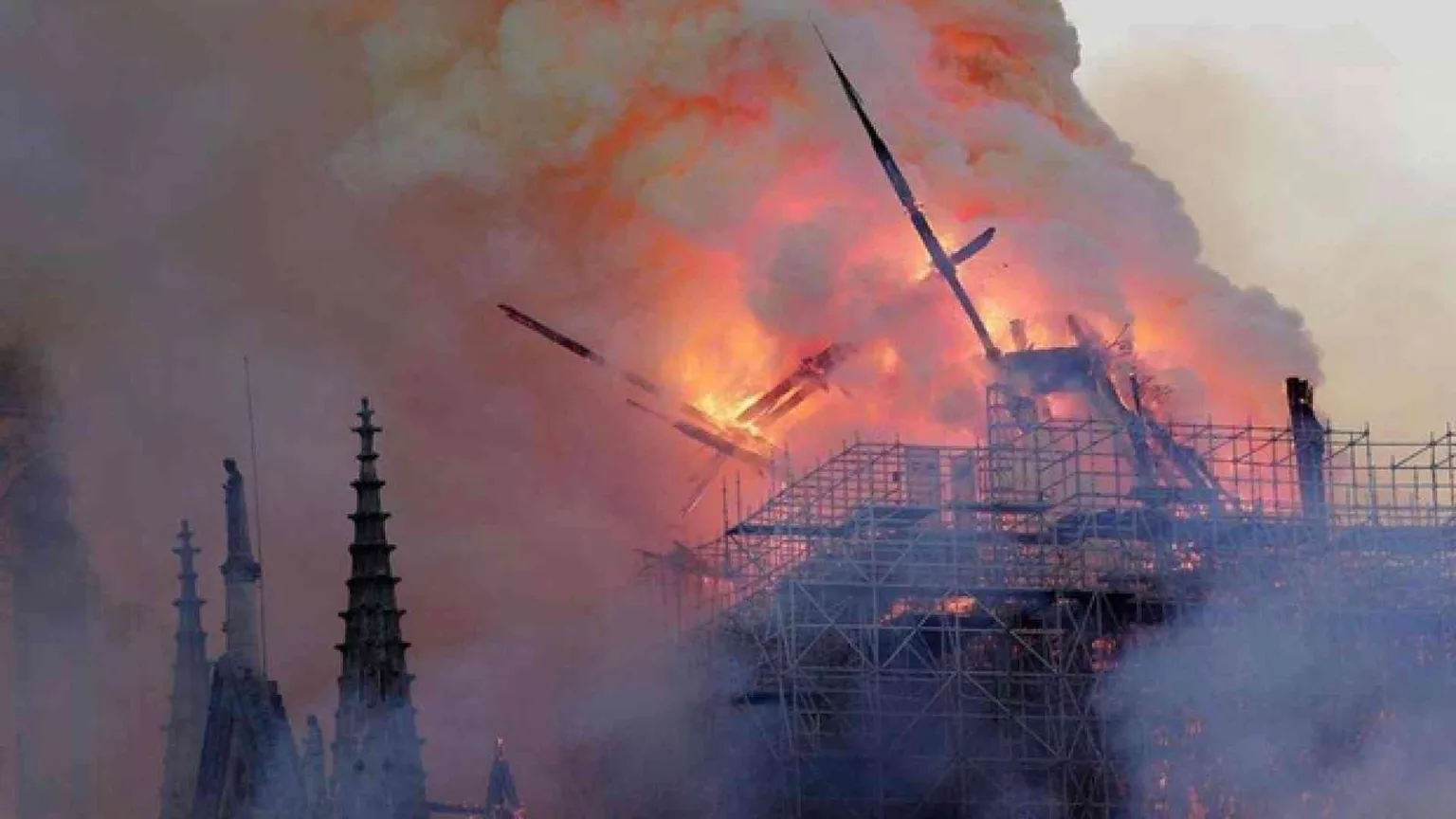 Notre-Dame e l'«utopia» di Assisi. Ricostruire: in 2 anni si può