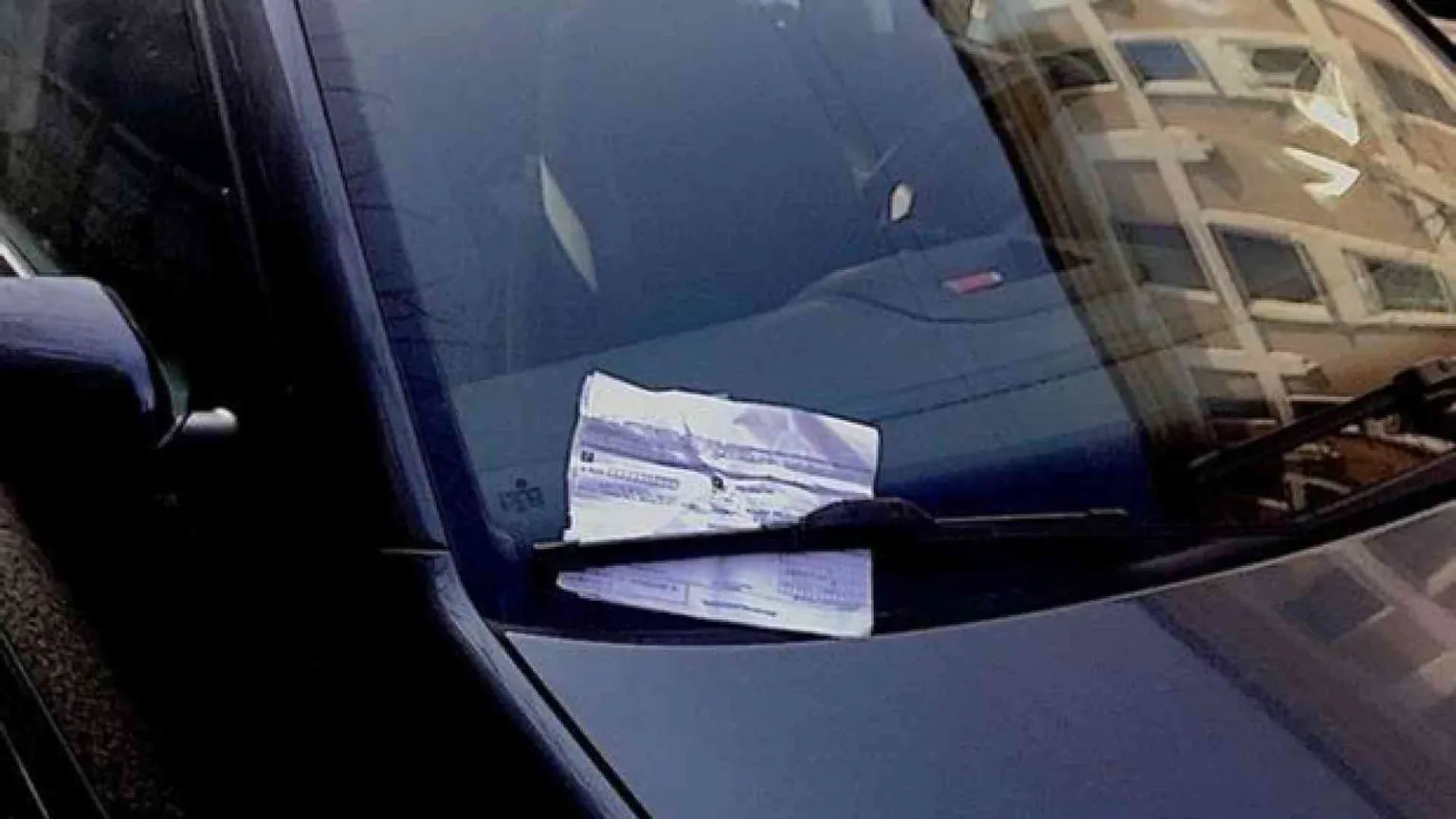 Finestrino aperto, multato per istigazione al furto