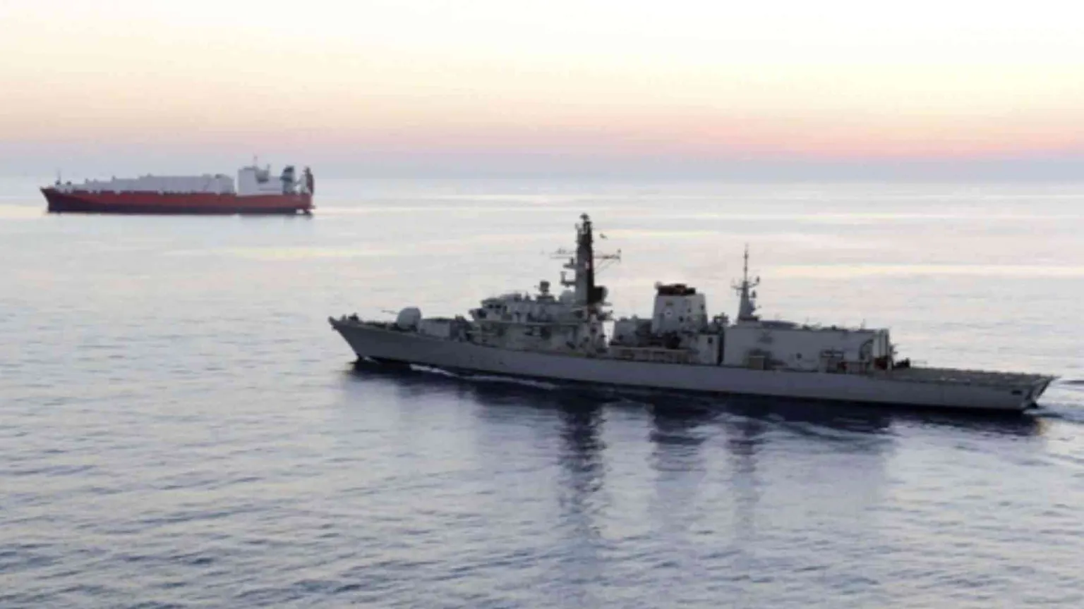 Golfo Persico, navi iraniane tentano il sequestro di una petroliera inglese