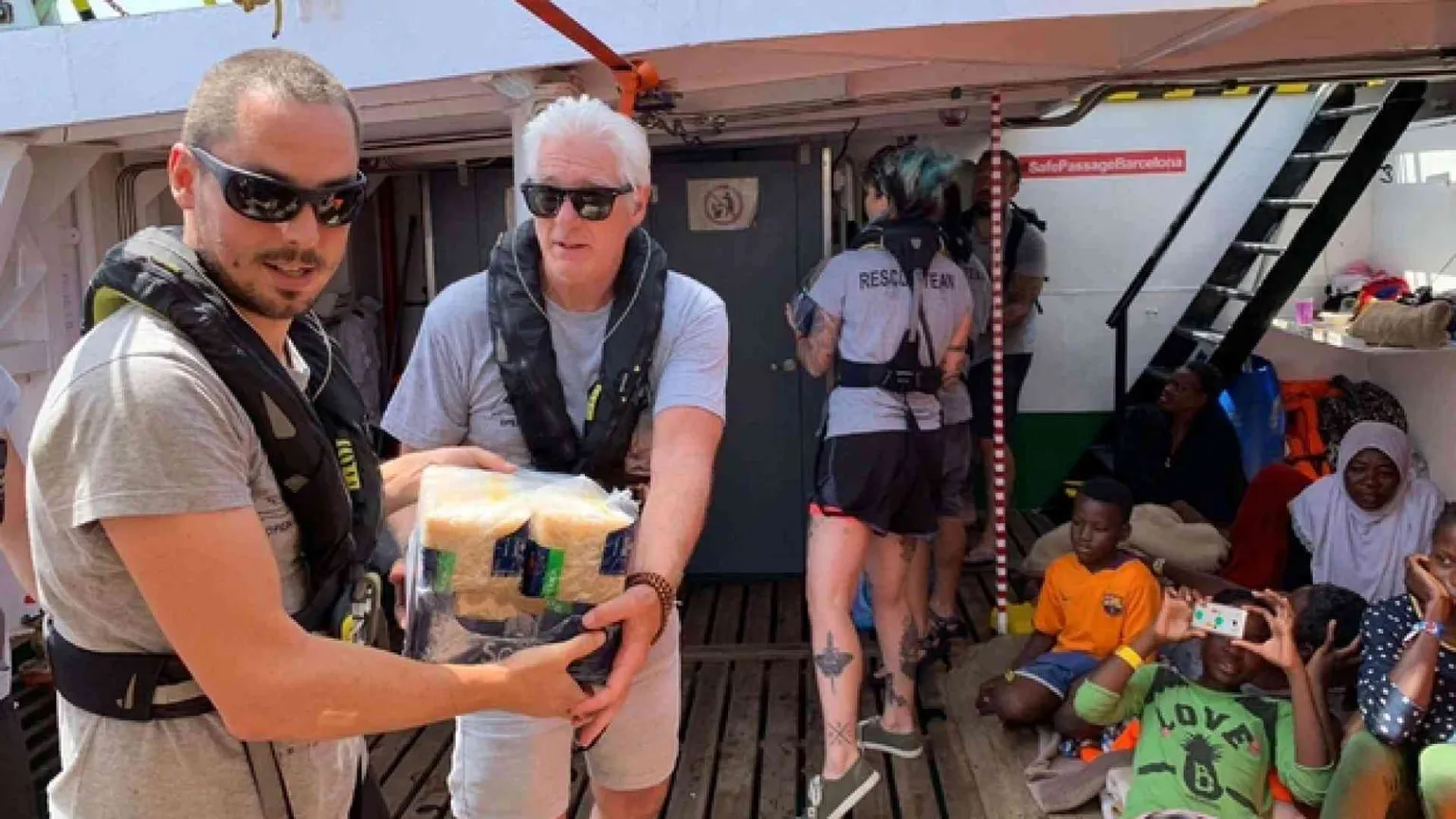 Bloccati in 121 in mare. Anche Richard Gere supporta Open Arms