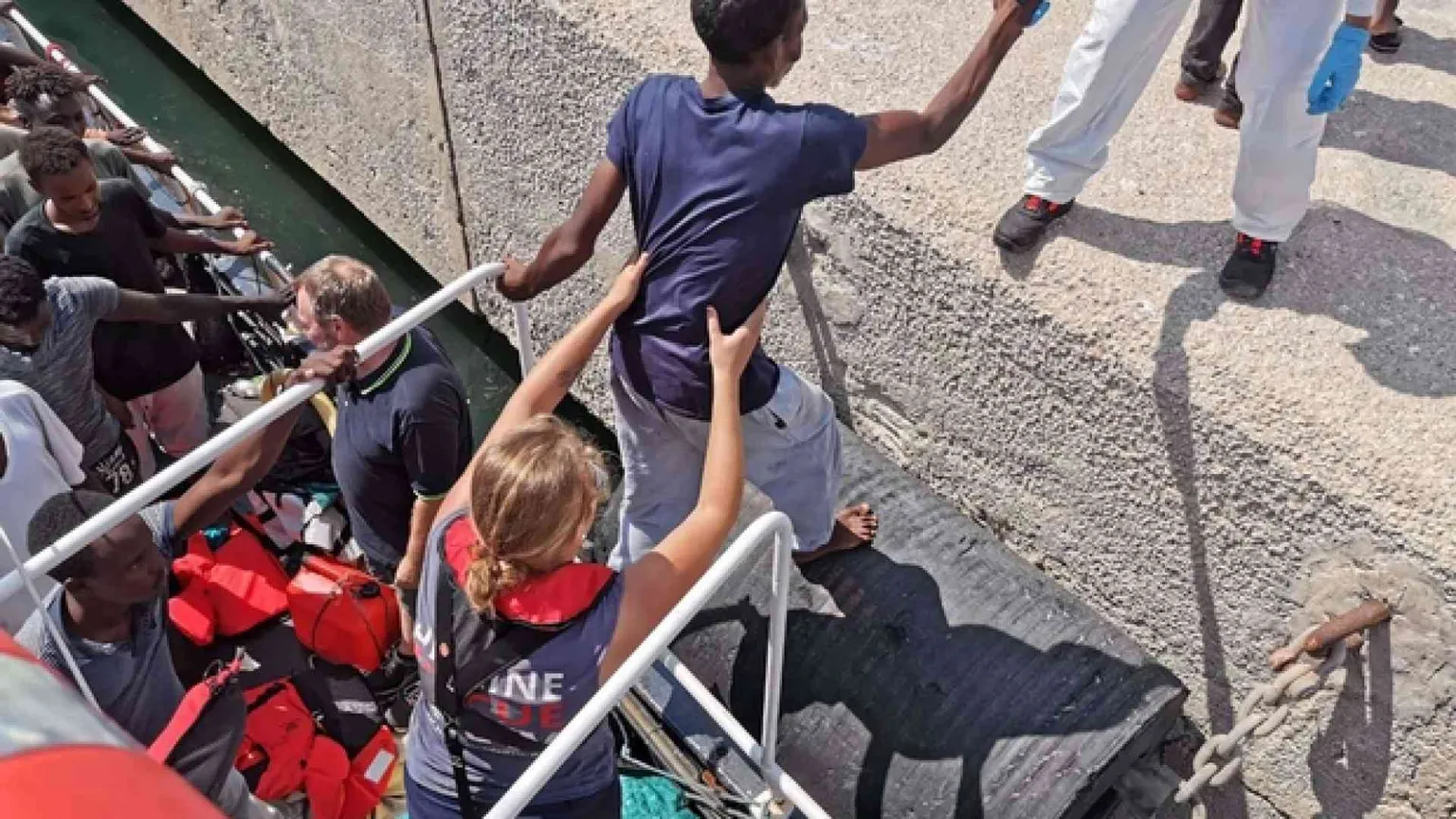 La nave Eleonore a Pozzallo: «Sequestro». A Lampedusa ancora sbarchi autonomi