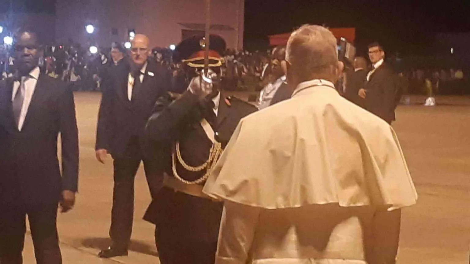 Il Papa è in Mozambico, lo scambio di battute con i giornalisti