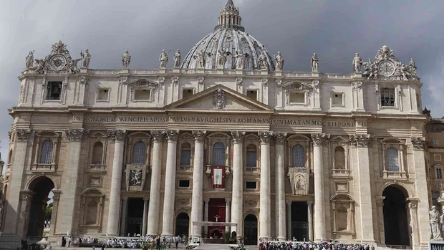 Galantino smentisce: «Vaticano, nessun crac e niente conti cifrati»