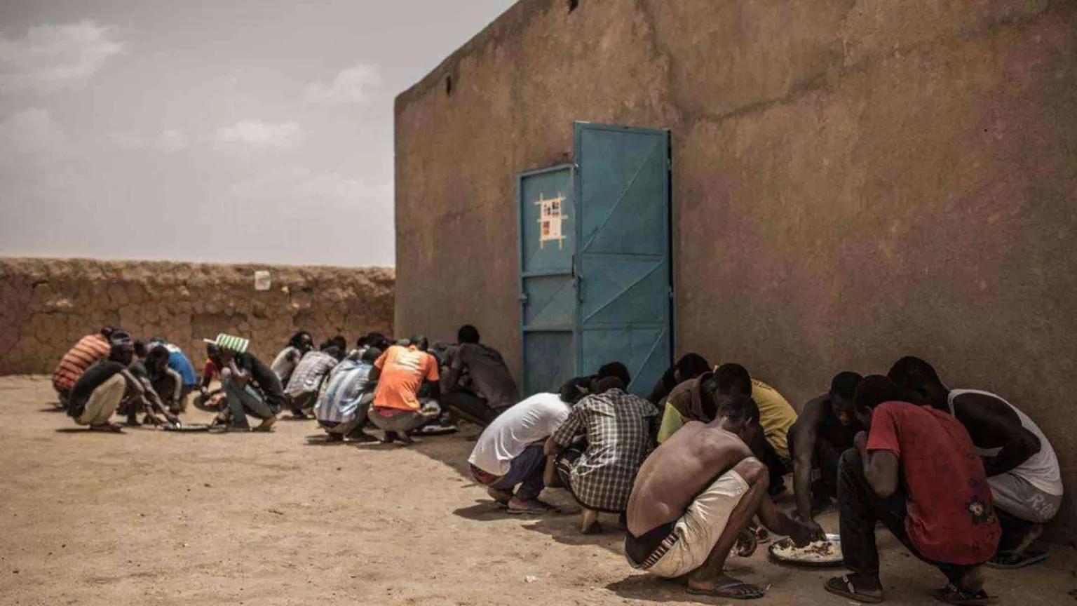Ong: cancellare l'accordo con la Libia sui migranti. Il governo va avanti
