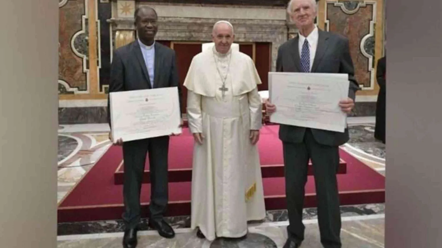 Papa Francesco: grati a Benedetto XVI per il suo servizio alla Chiesa