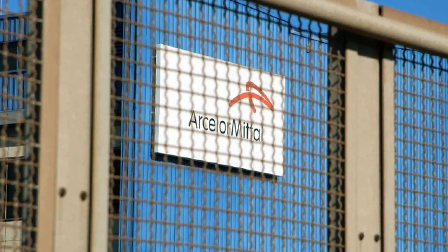 Perquisizioni negli uffici di Arcelor Mittal, indagini su merce in magazzino