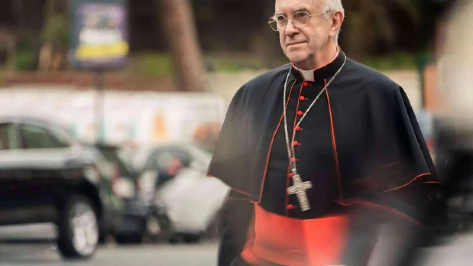 Jonathan Pryce: «La responsabilità di essere Bergoglio»