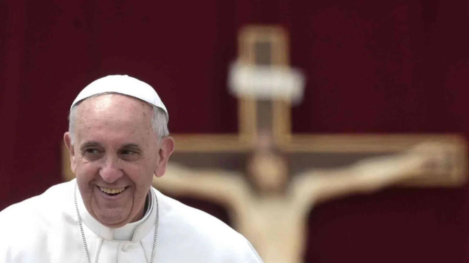 Bergoglio, 50 anni di servizio. Papa, ma prima di tutto prete