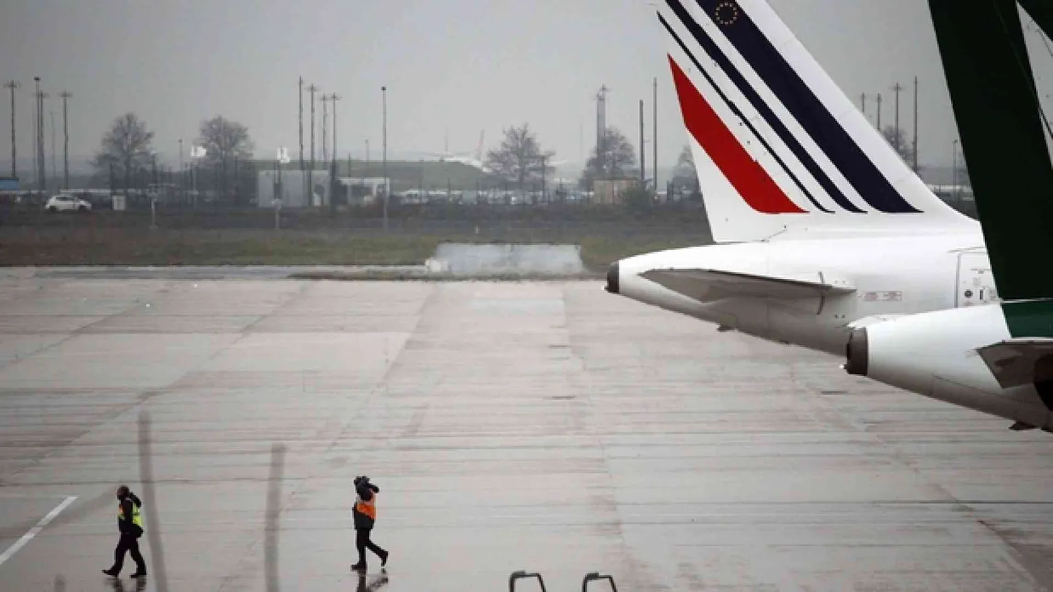 Quel bimbo senza carezze, congelato nell'aereo