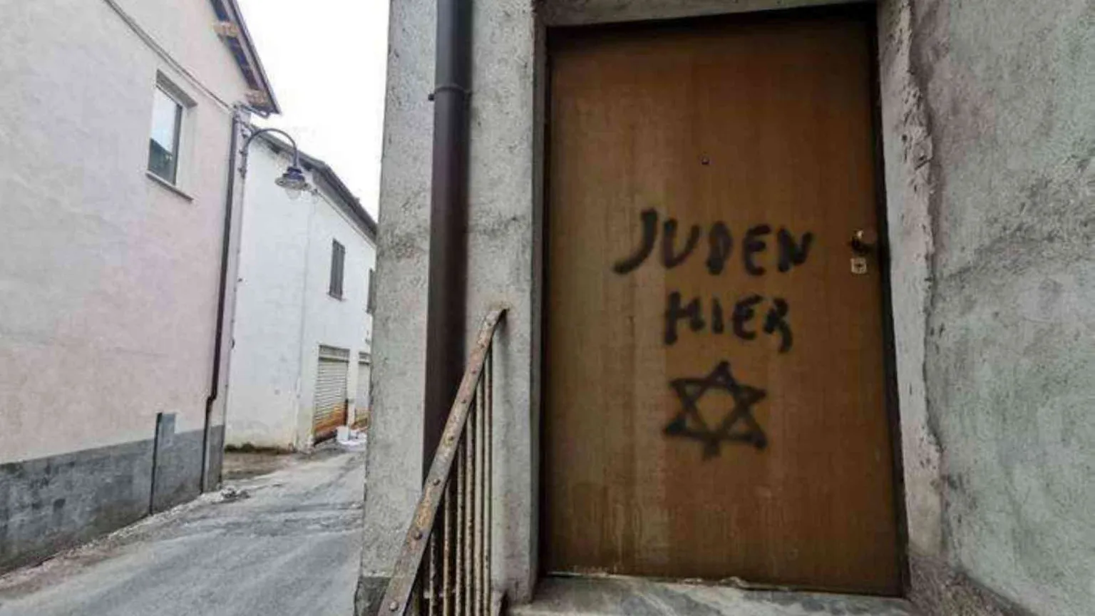 Scritte naziste a Noto. E a Mondovì sulla casa di una deportata