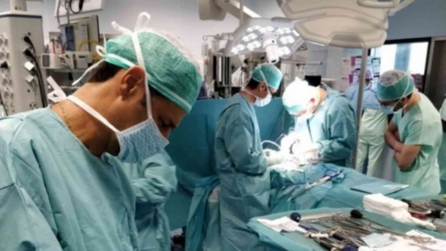 Lotta al cancro, le cure innovative che «dividono» l'Italia