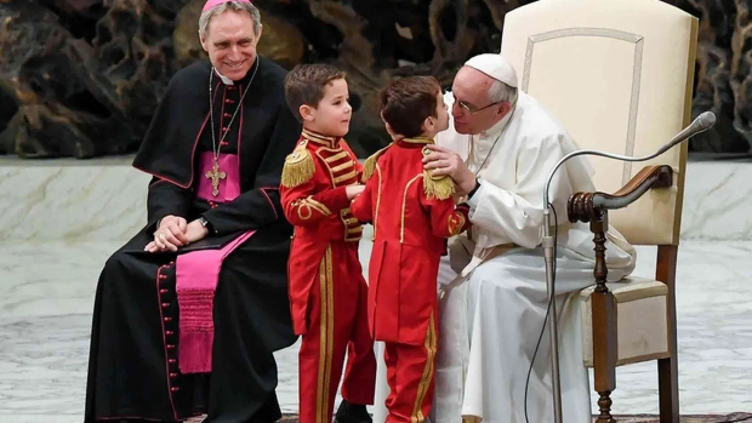 La Sala stampa smentisce un congedo di monsignor Georg Gänswein