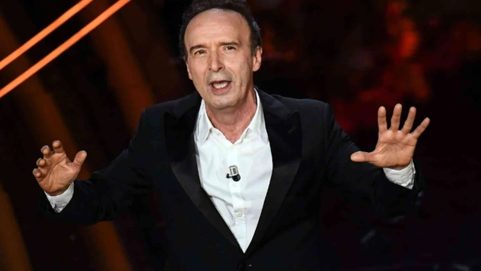 Benigni a Sanremo recita (e un po' tradisce... ) il Cantico dei Cantici