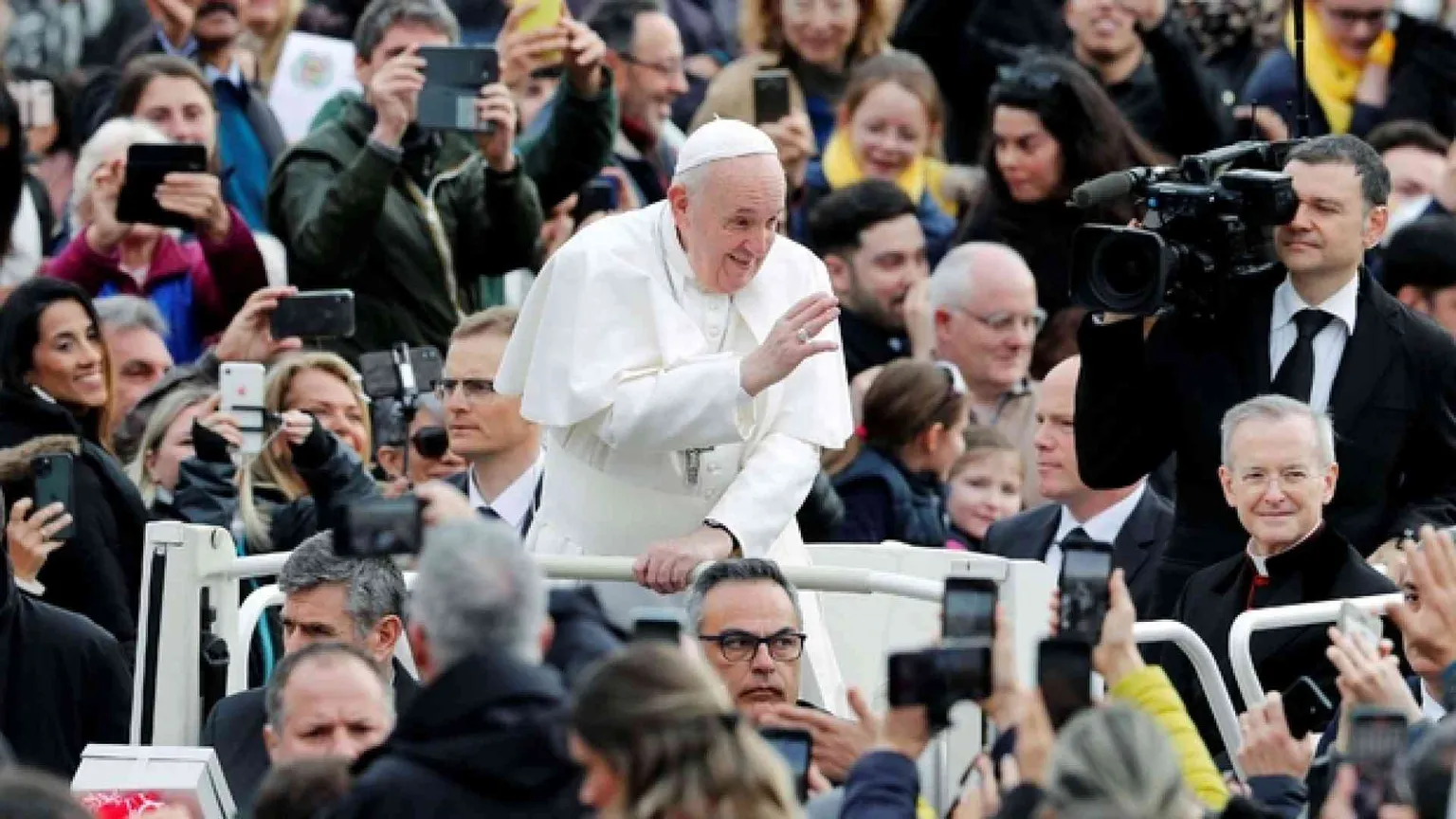 Papa Francesco: vicino ai malati del Coronavirus e a chi combatte il contagio