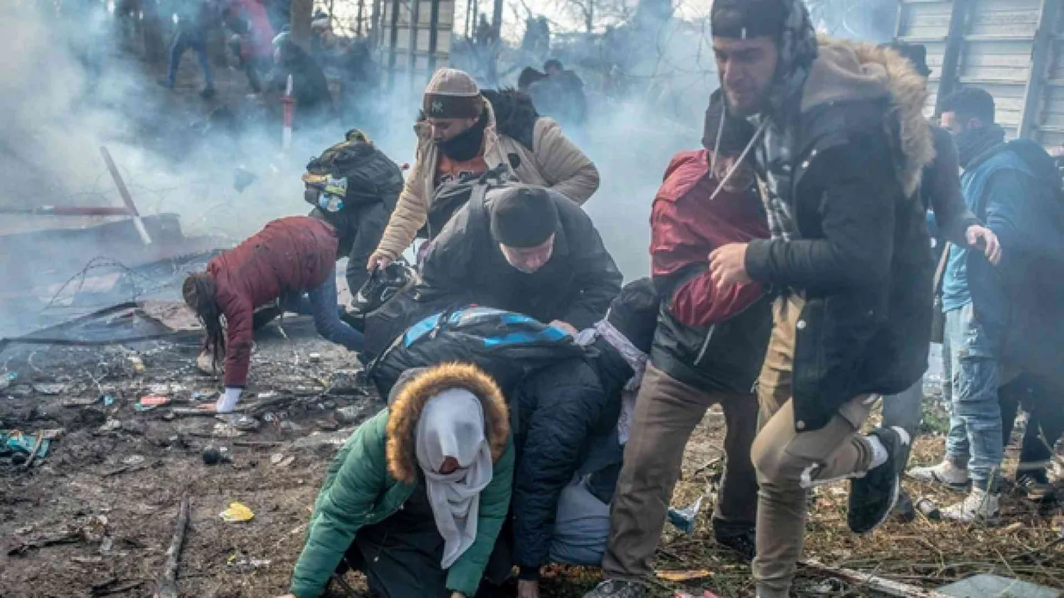Lacrimogeni contro i profughi siriani, Grecia blocca il passaggio dalla Turchia