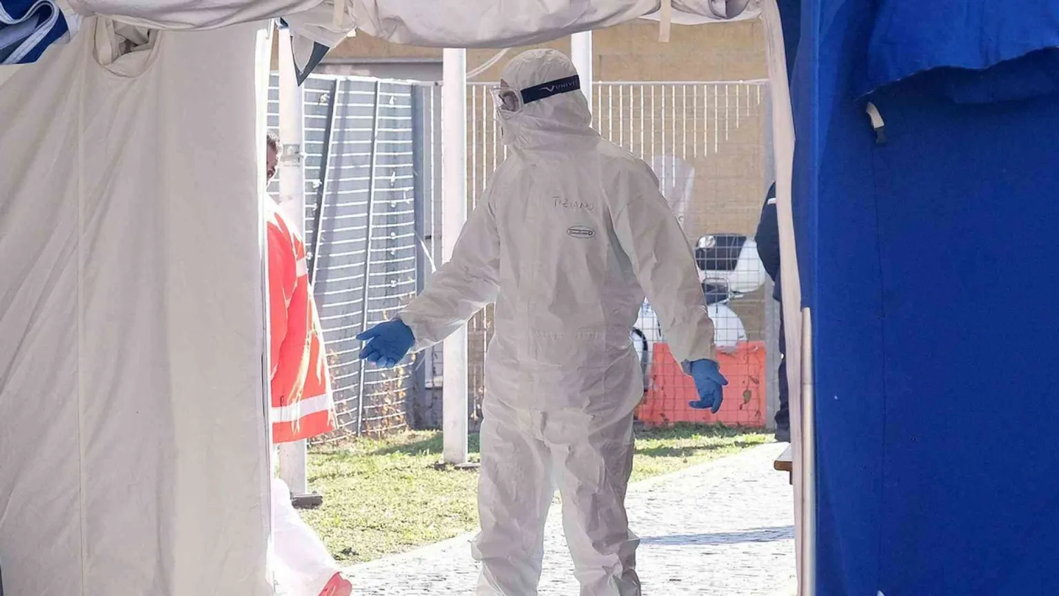 «Il coronavirus è già mutato tre volte. Sì alle quarantene»
