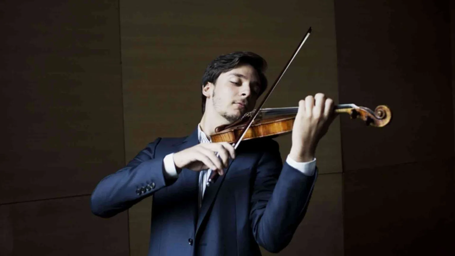 Il violino di Andrea Obiso: a 26 anni è la guida di Santa Cecilia