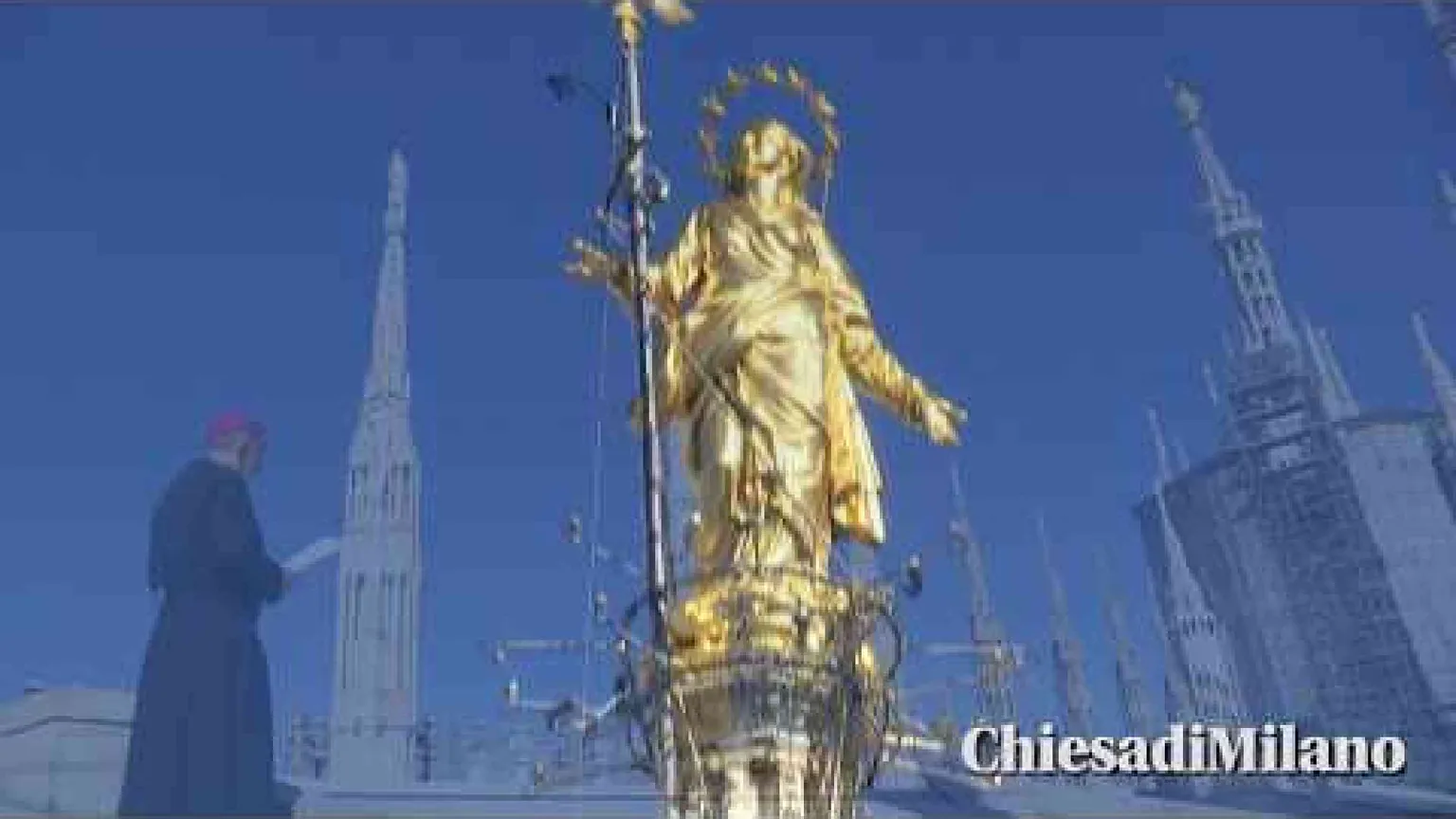La preghiera di Delpini di fronte alla Madonnina per i milanesi e la diocesi