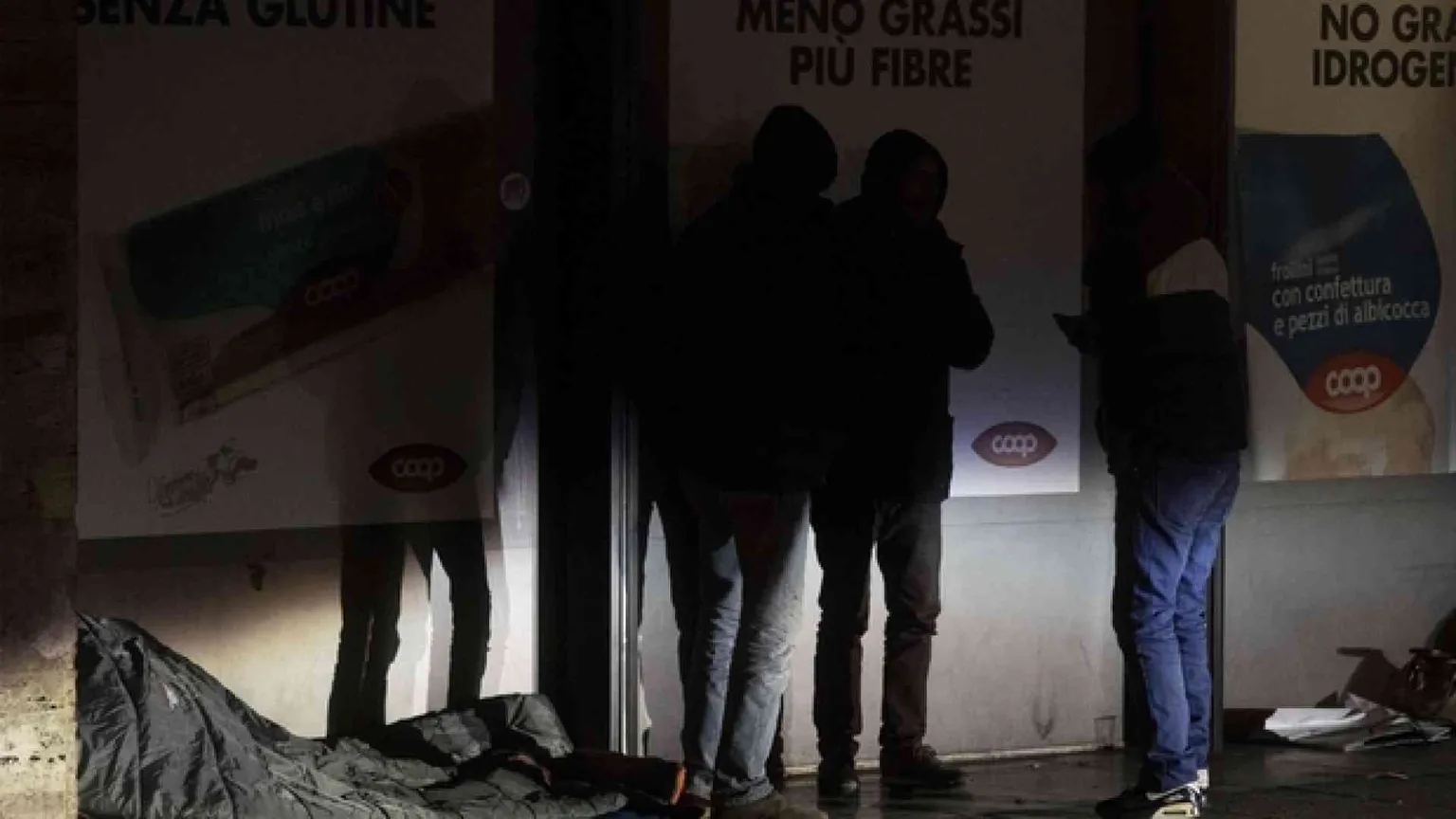Roma, 5 senza dimora multati dalle Forze dell'ordine nell'area di Termini