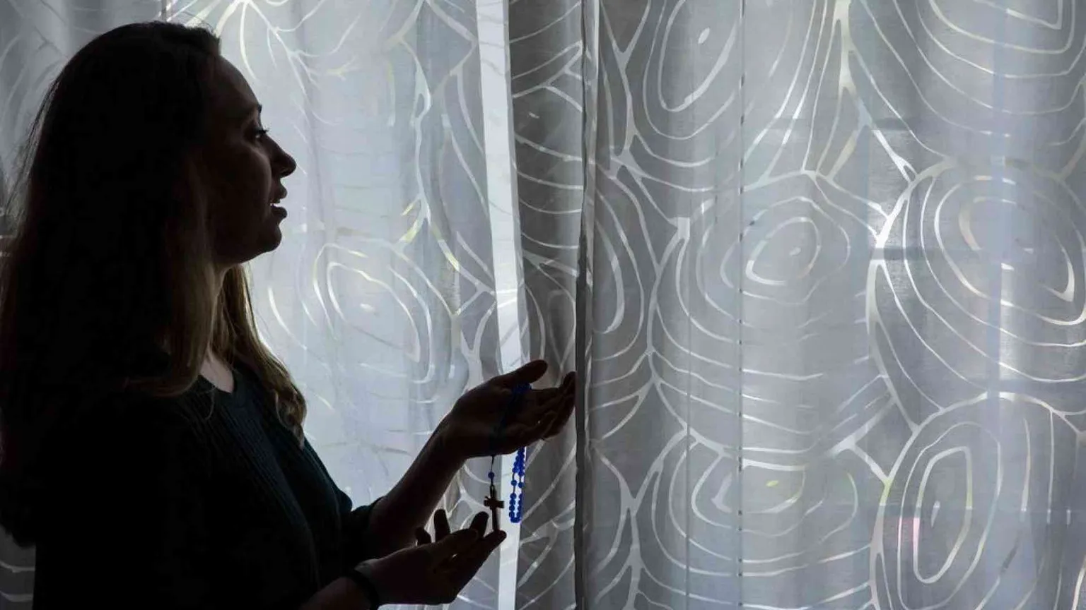 Come pregare per i cari morti in questi giorni senza Messa né funerali