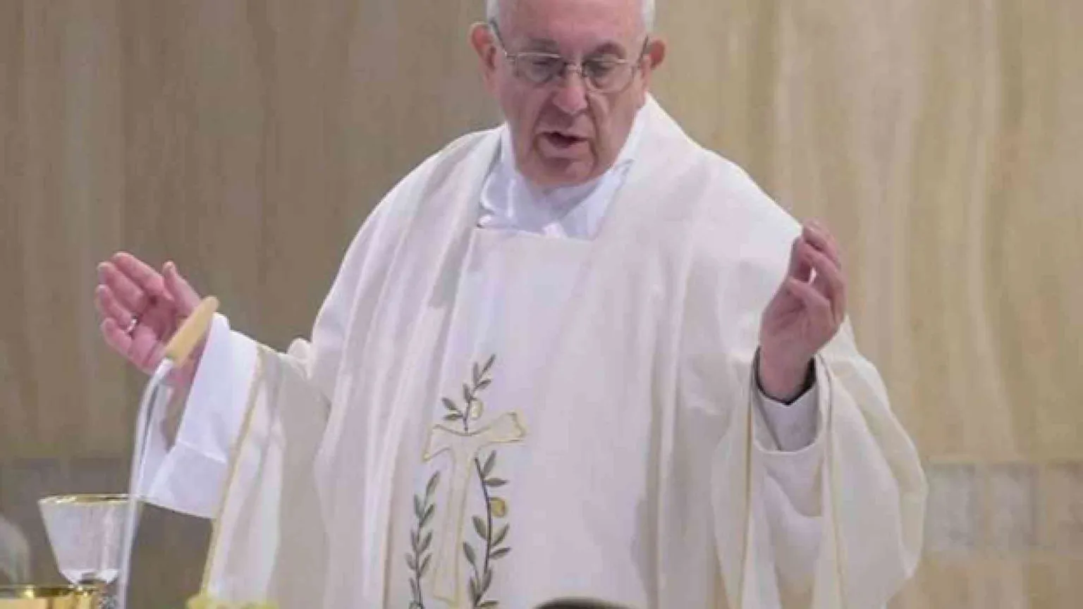 Il Papa prega per le suore che assistono i malati