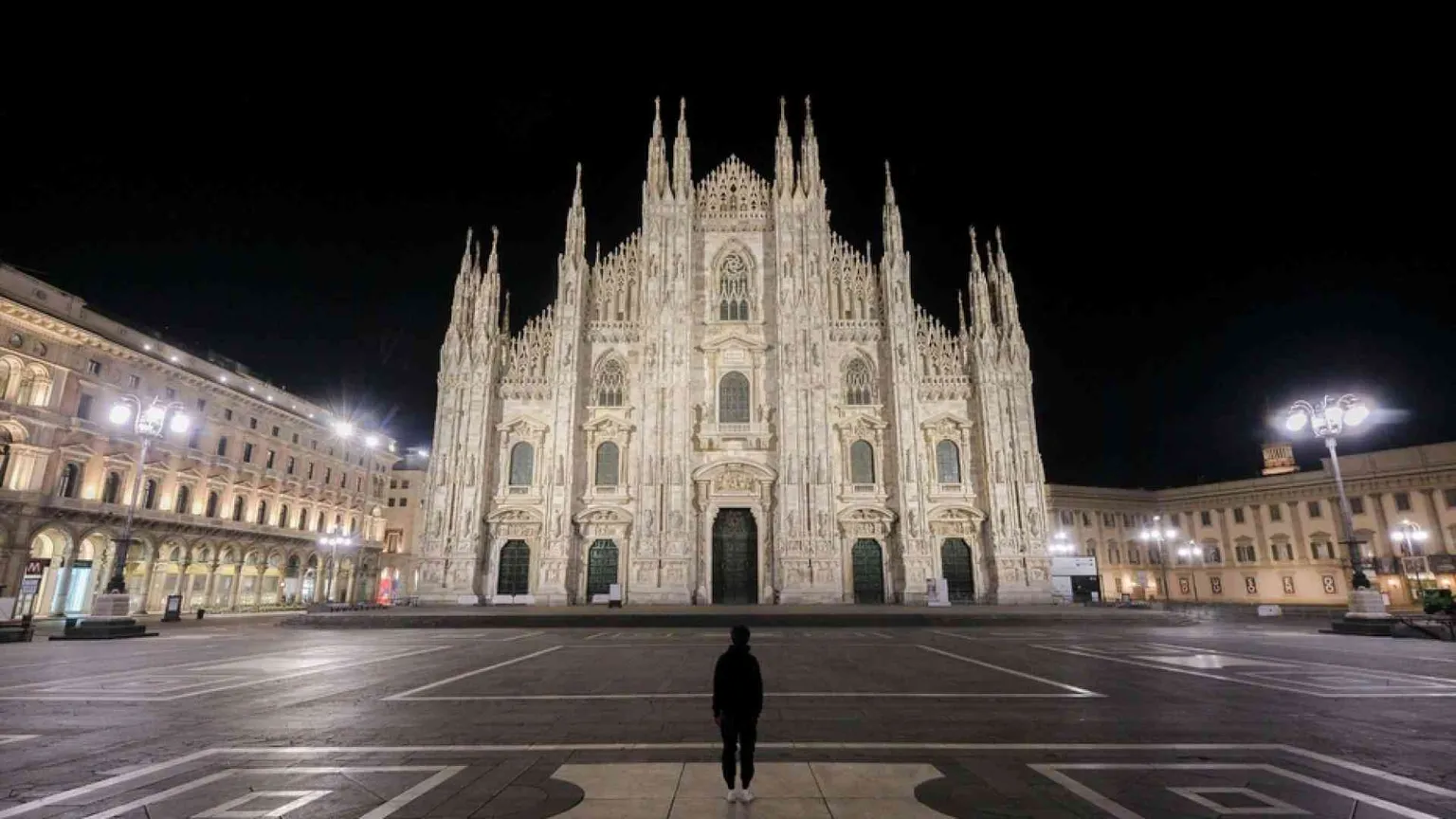 La vita sospesa (e segreta) di una Milano mai vista così