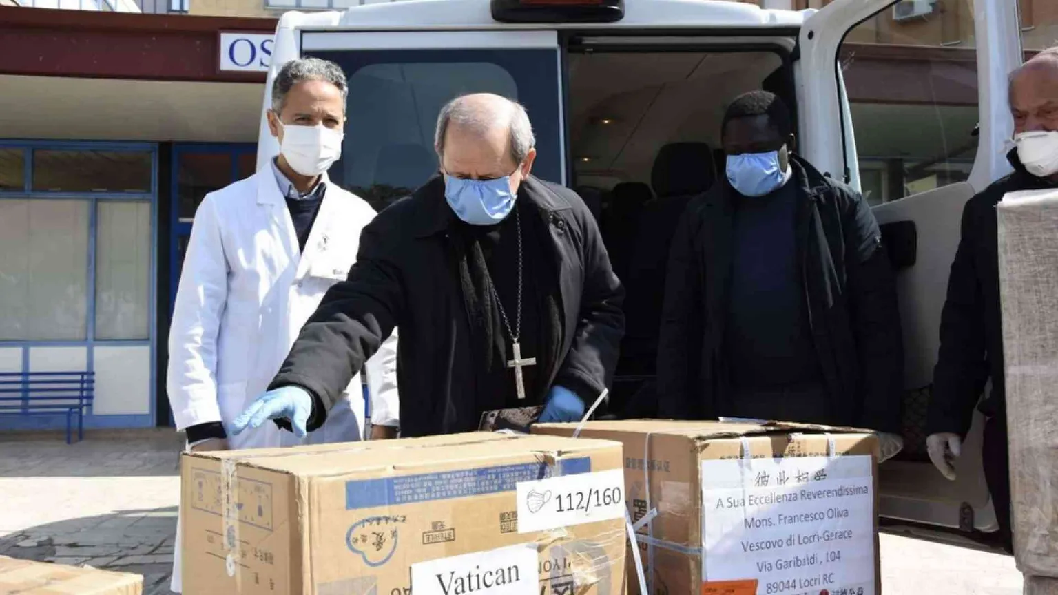 I doni del Papa agli ospedali di Locri, Napoli e Albano