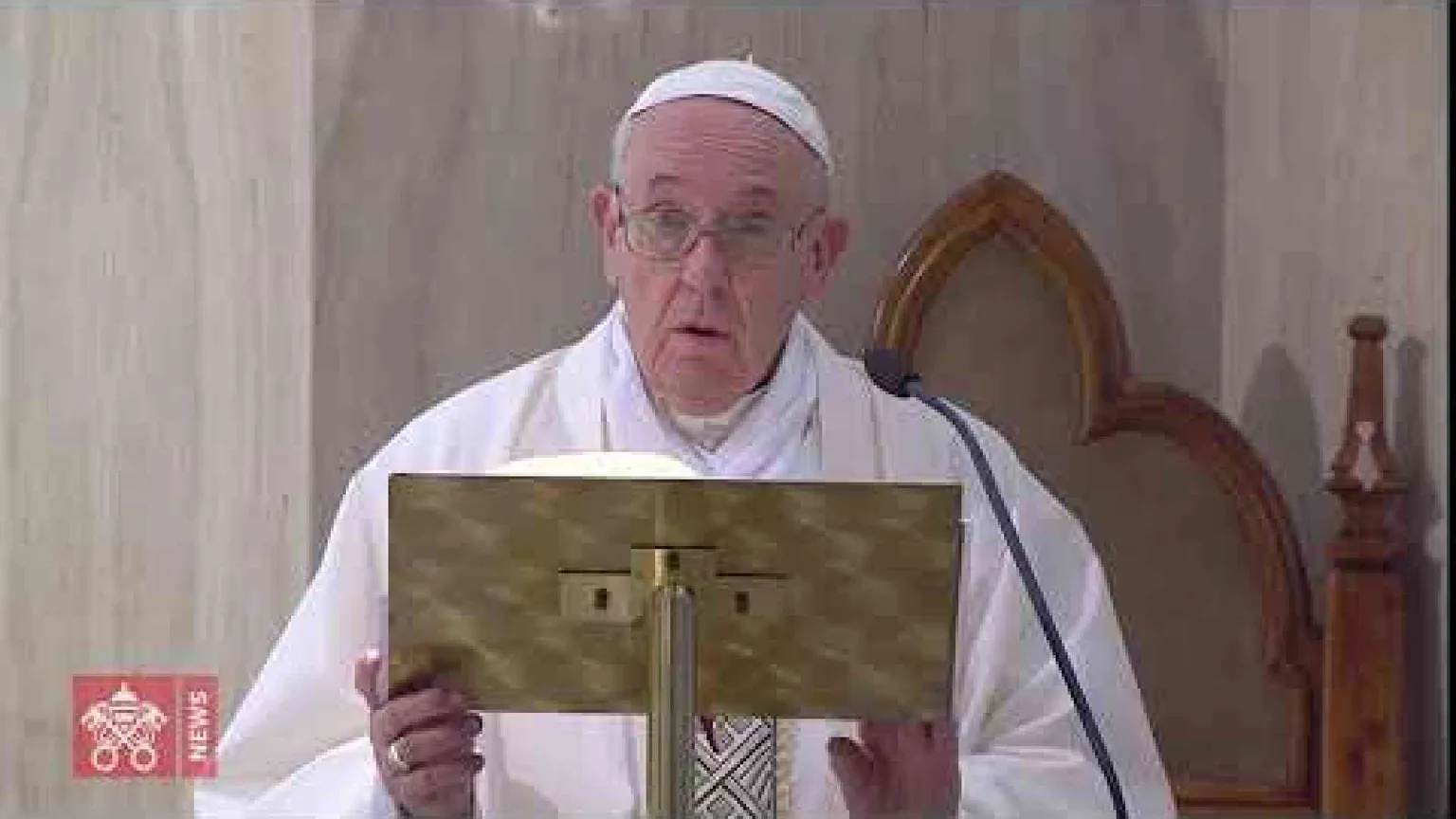 Il Papa prega per gli anziani che hanno paura