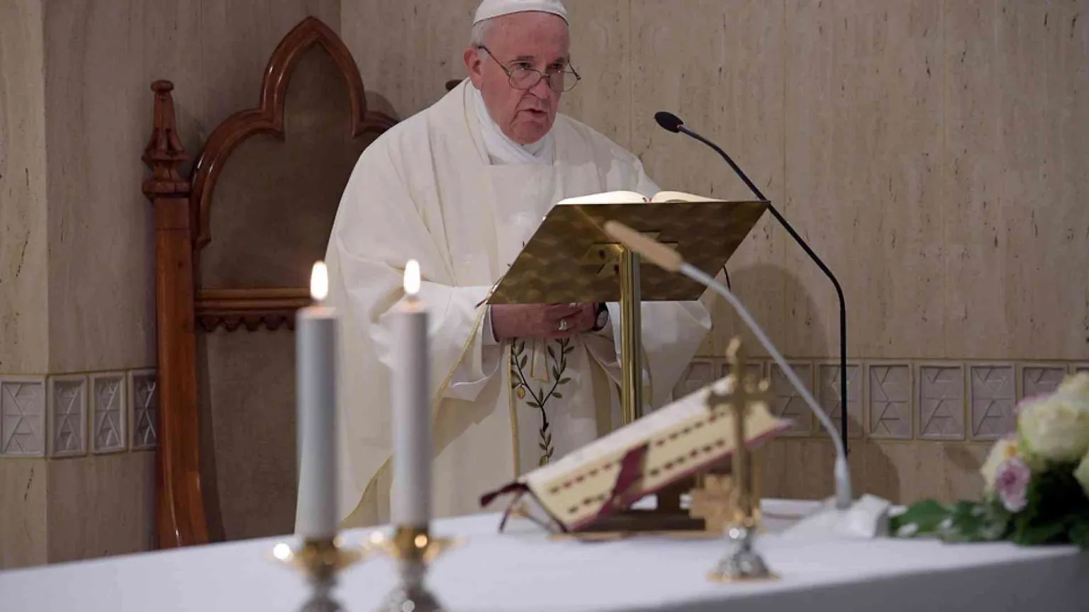 Il Papa prega per gli operatori sanitari che assistono i disabili