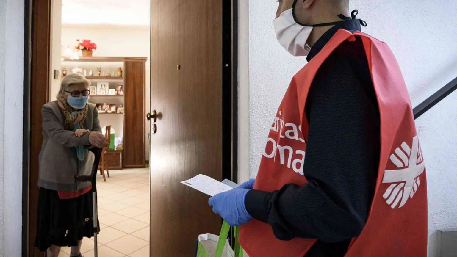 Caritas: "Raddoppiati i nuovi poveri". Il virus cambia i servizi diocesani