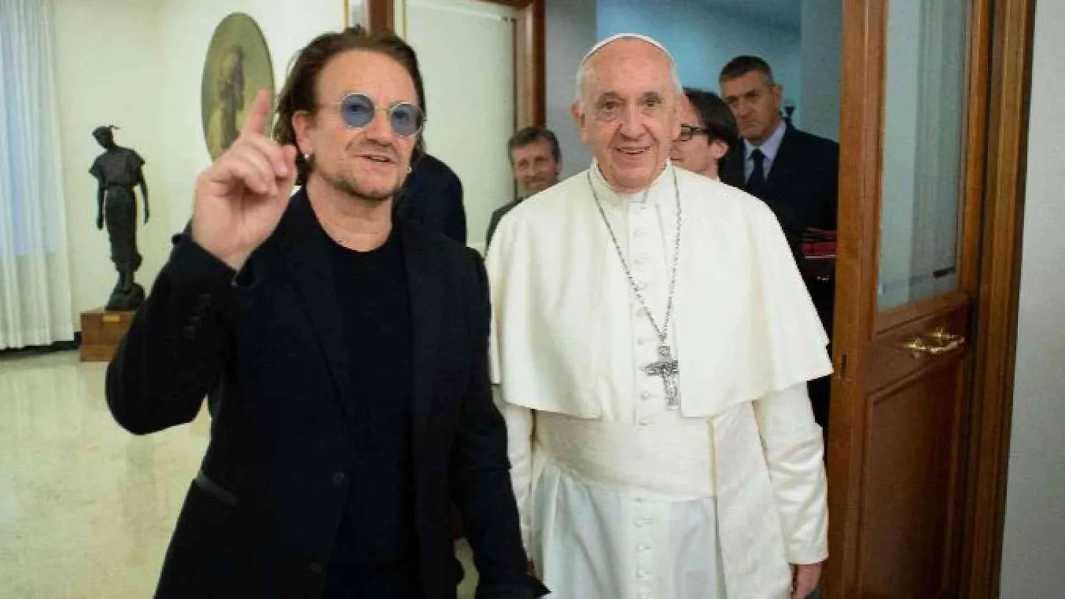 I magnifici Sessanta del mito Bono Vox tra Bibbia, rock e impegno