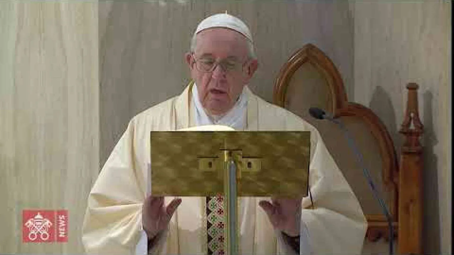Il Papa prega per gli infermieri, esempio di eroismo