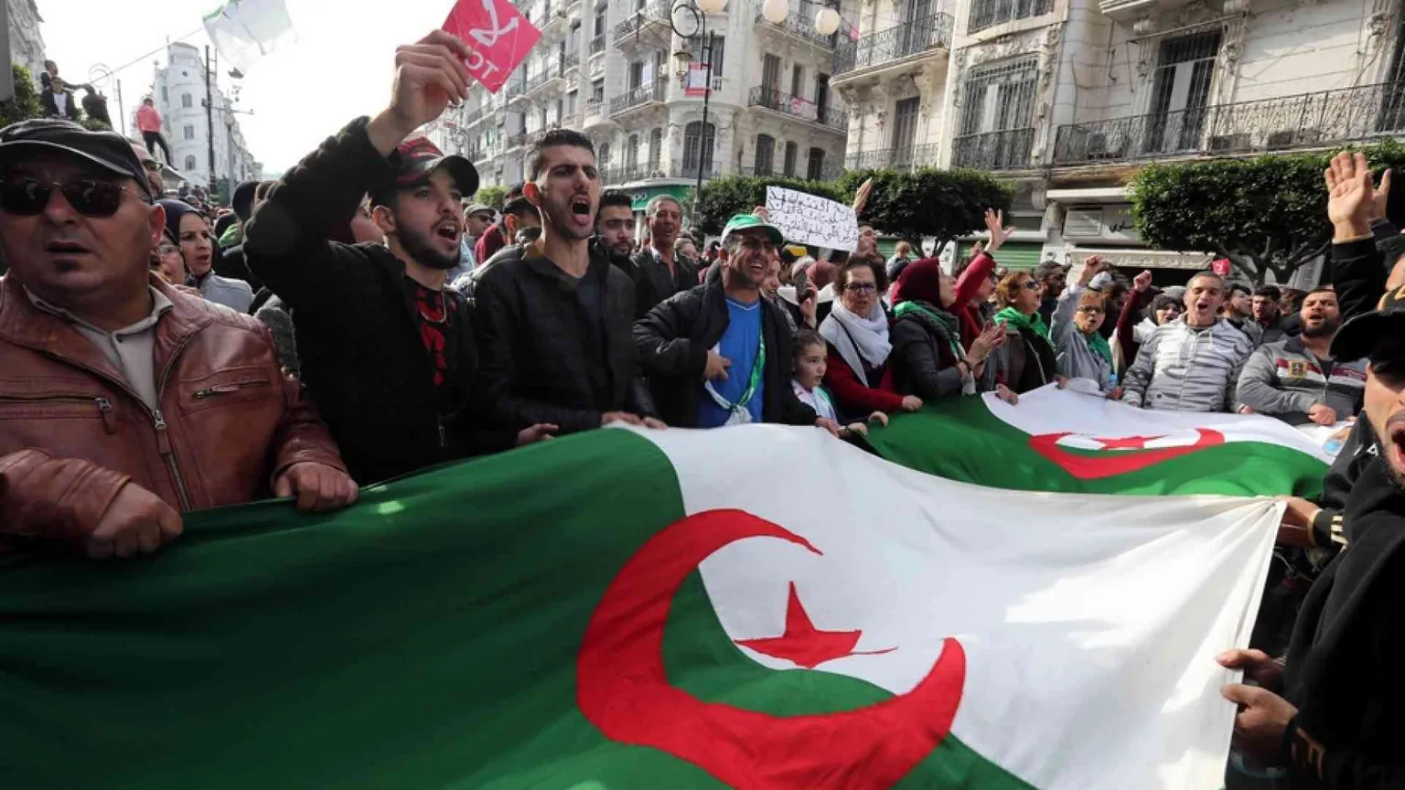In Algeria la politica resta in lockdown: bavaglio alle opposizioni e ai media