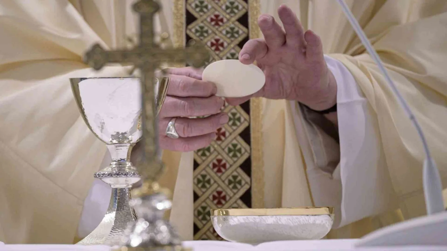 Le Messe del Papa e dei vescovi in diretta tv e social domenica 17 maggio
