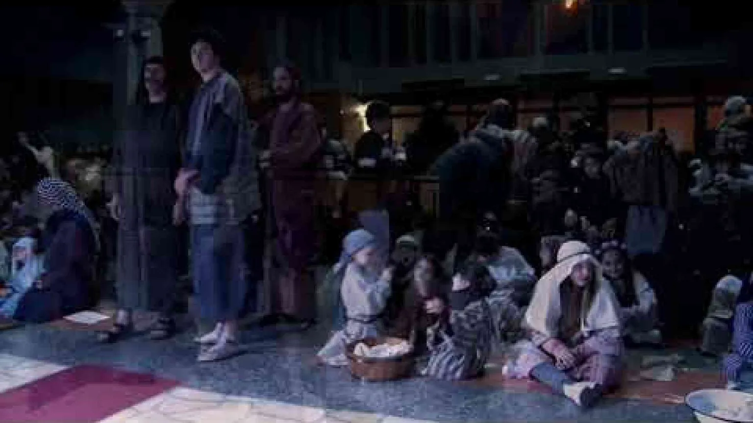 Un presepe vivente fuori stagione. Così Rimini rende omaggio a Maria (Video)
