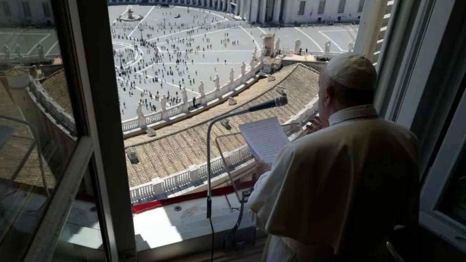 Francesco: uscire dalle mura protettive dei “cenacoli”