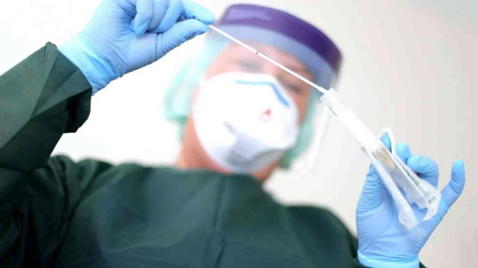 Il virus entra in fase 3. Più o meno contagioso? E come si cura?