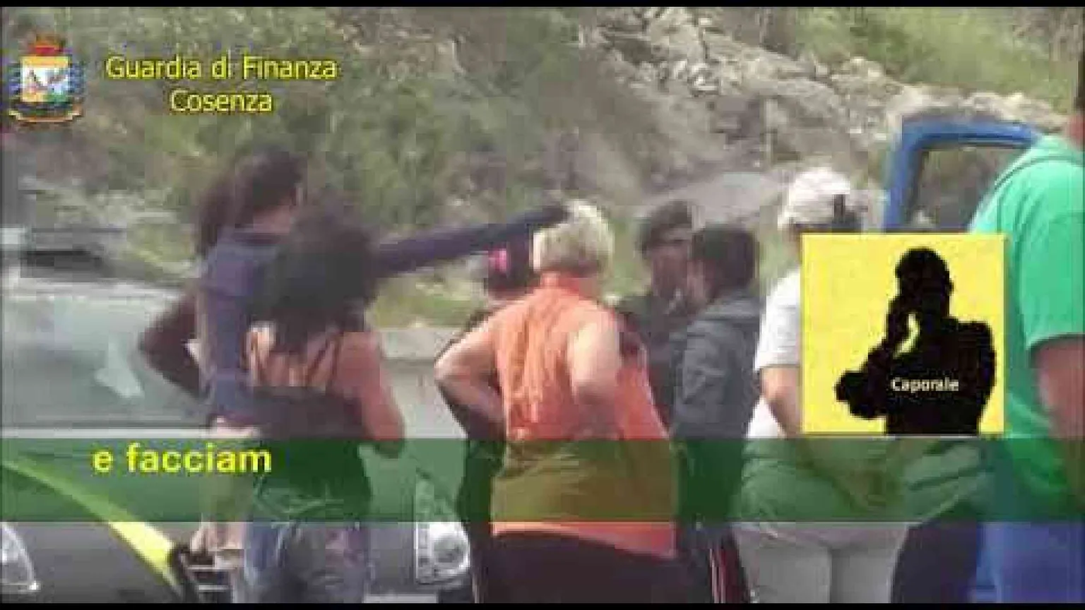 Calabria, braccianti trattati come schiavi e chiamati "scimmie"