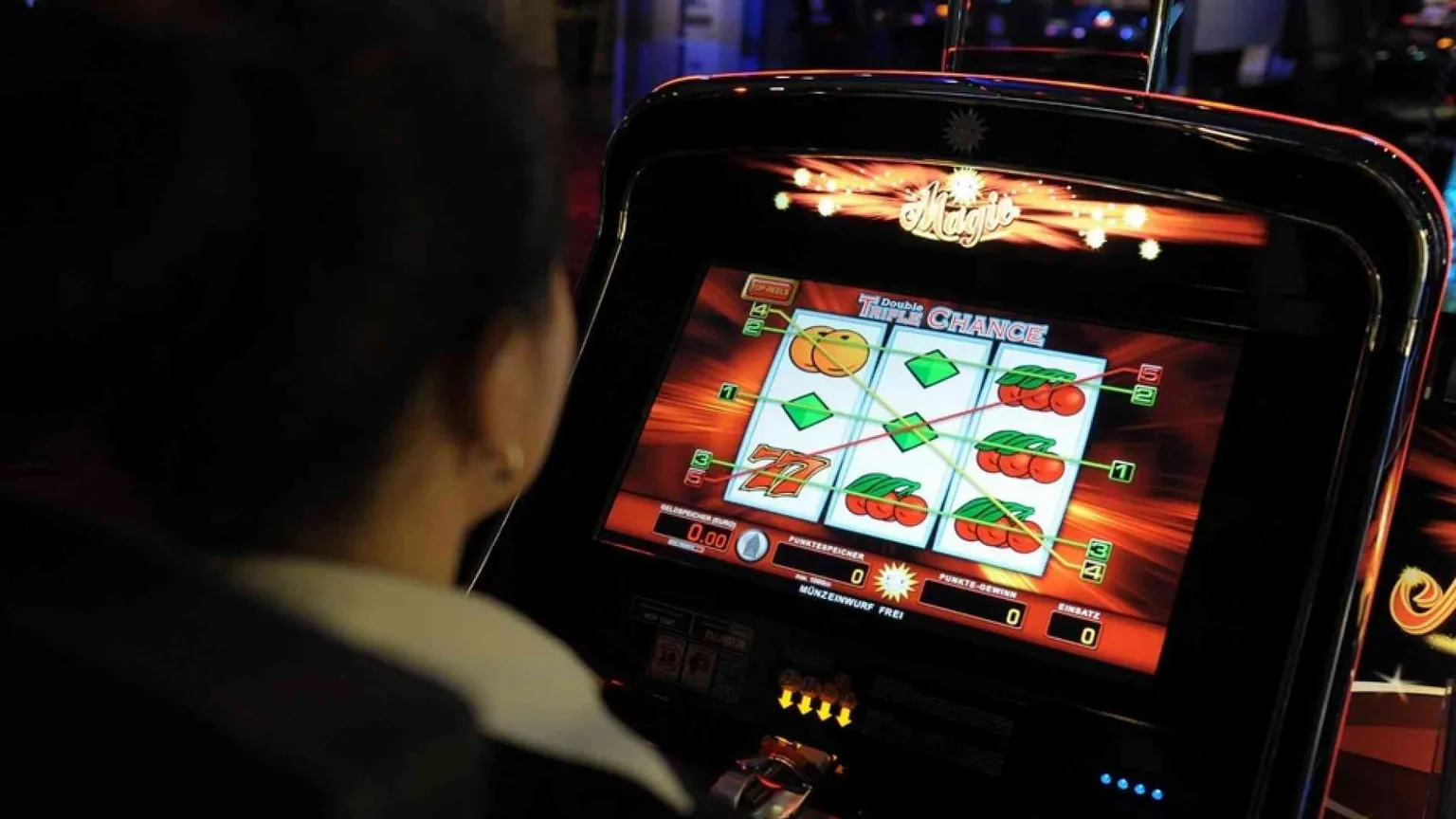 Azzardo, in 13 regioni oggi riaprono sale slot e scommesse e bingo