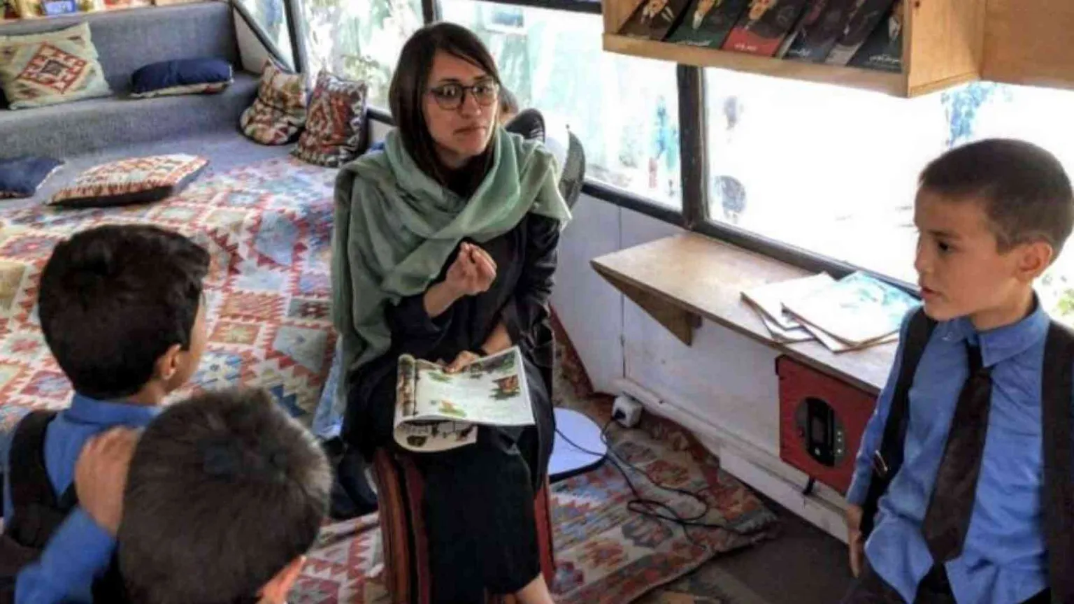 Biblioteche e cinema su bus. C'è speranza per i ragazzi di Kabul